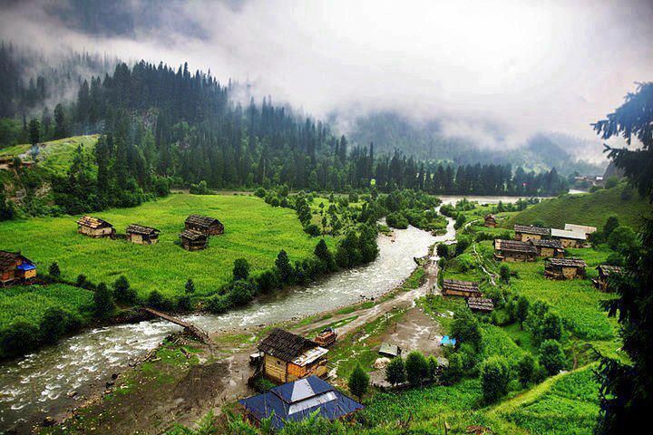 "Traditional houseboats on Dal Lake in Kashmir, surrounded by the stunning Himalayan mountains."